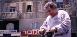 איש מחזיק פטיש אוויר