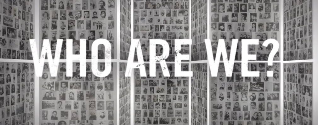 כיתוב ״מי אנחנו?״ על רקע תמונות ממוזיאון יד ושם . מתוך הטריילר